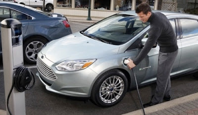 Comité de Finanzas de Israel aprobó 220 millones de Shekel para fomentar el uso de coches eléctricos El Comité de Finanzas aprobó la transferencia de 220 millones de shekel (unos 56 millones de dólares) al Ministerio de Protección de Medio Ambiente para cumplir con un acuerdo firmado con el KKL. Entre lo más destacado de este tratado está la serie de cláusulas destinadas a fomentar el uso de coches eléctricos.