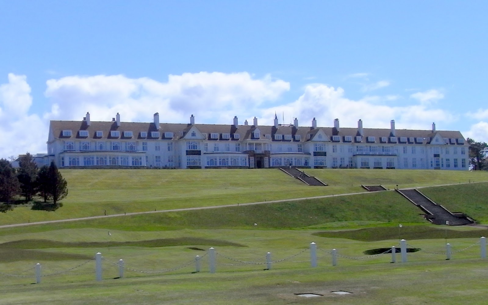 AYRSHIRE GOLF AYRSHIRE GRAND GOLF BALL Bid invited for silent auction