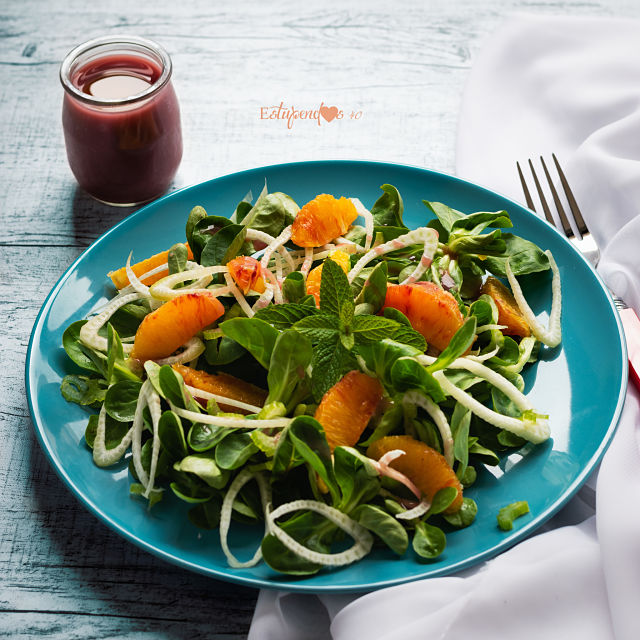 ensalada-de-canonigos-y-naranja-sanguina-con-vinagreta-de-frambuesa