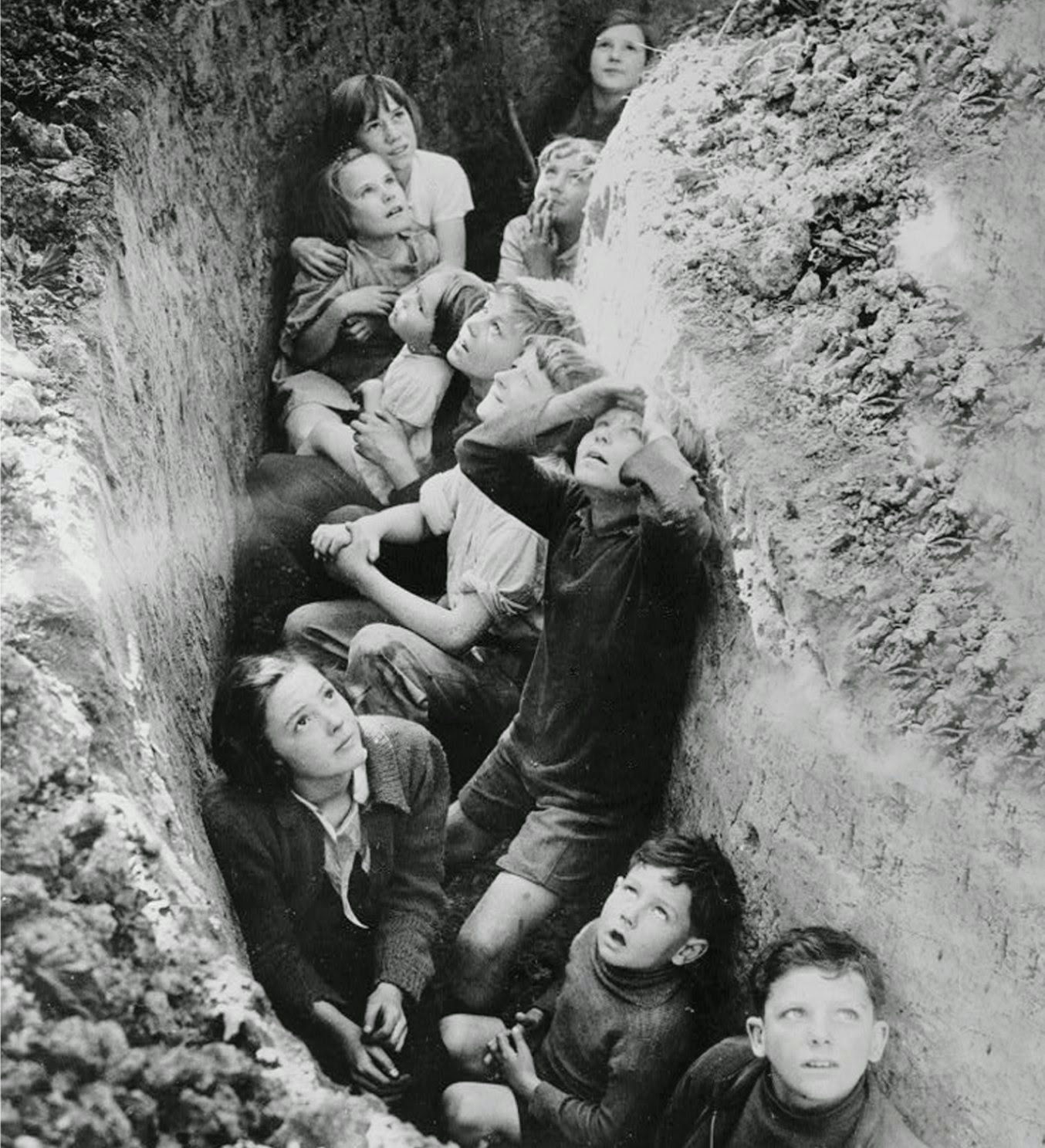 Old Snapshots Of British Schoolchildren During World War Ii Vintage