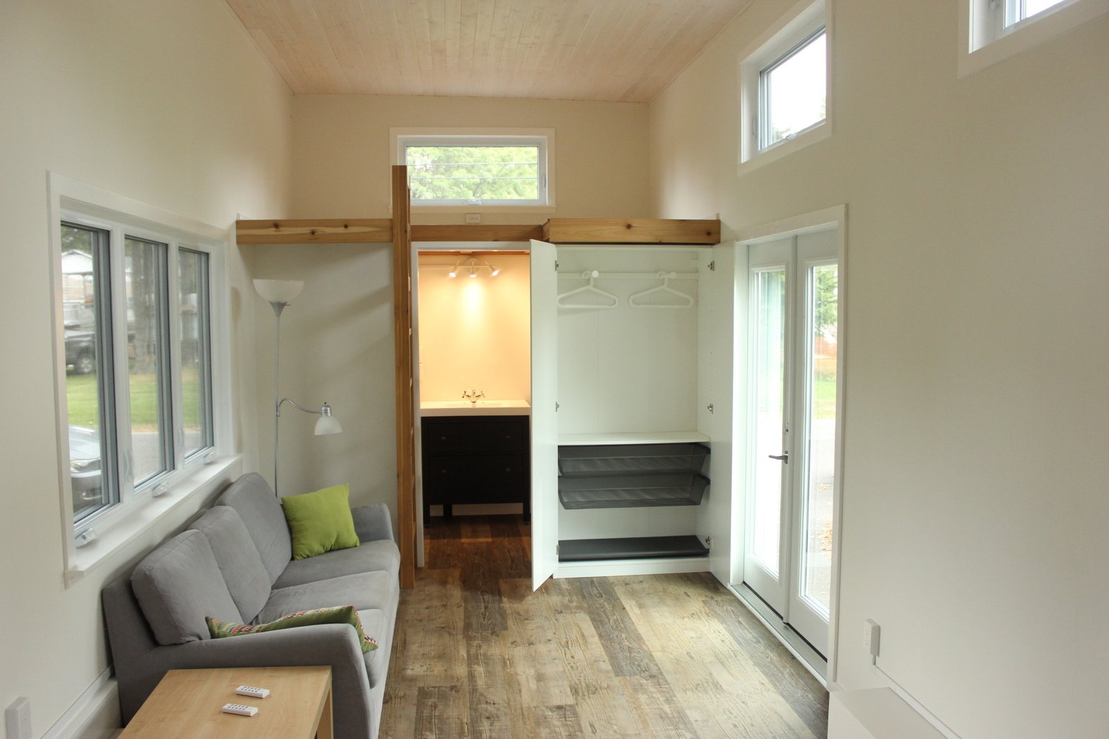 Kingston Tiny Home (390 Sq Ft) [ TINY HOUSE TOWN ]