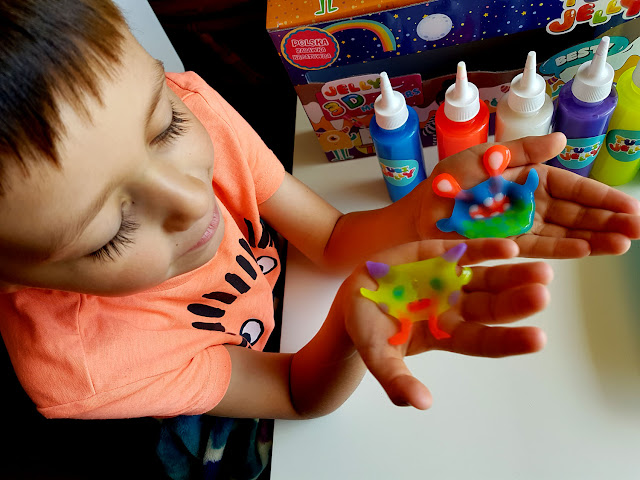 Tubi Jelly Potworki - żelowe figurki 3D - kreatywny zestaw - Tuban - kreatywnie z dzieckiem - żele i aktywator - slime - glutek - blog rodzicielski - blog parentingowy -  prezent dla dziecka