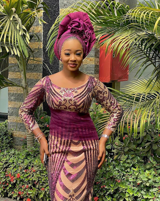 Latest Lovely Asoebi Gown Styles