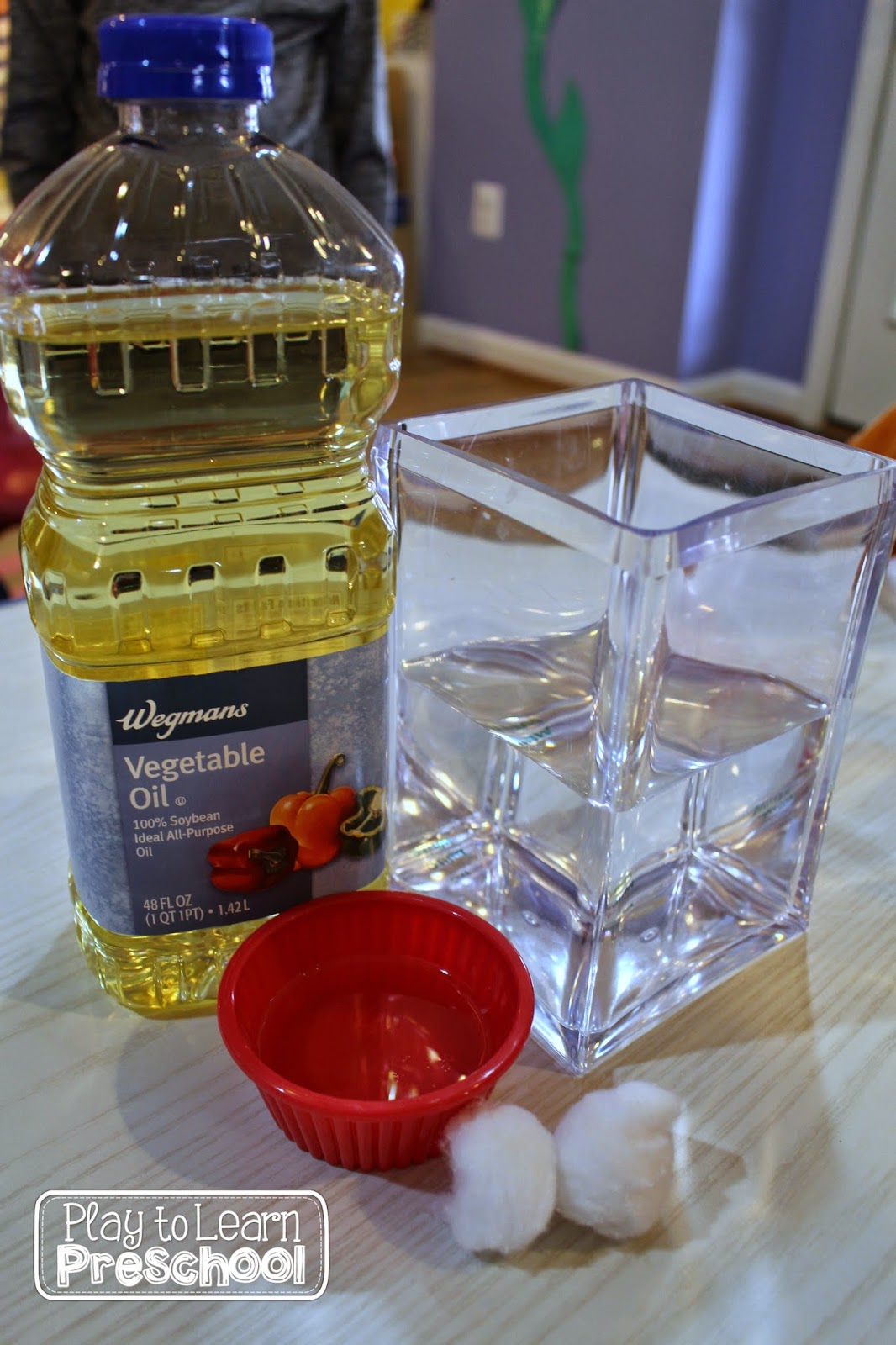 Play to Learn Preschool: Oil & Water Science Experiment