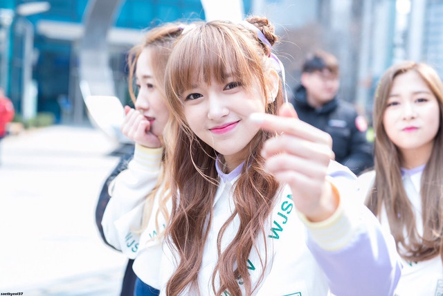 닮은 연예인이 꽤 많은거같은 98년생 중국인 아이돌.jpg | 인스티즈