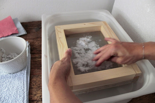 come-fare-fogli-carta-riciclata-preparazione-foglio come-fare-fogli-carta-riciclata-preparazione-foglio