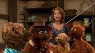 Gabi, Baby Bear, Curly Bear, Mama Bear, Papa Bear, Sesame Street Episode 4416 Baby Bear's New Sitter season 44