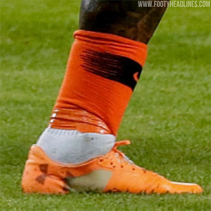 Adidas & Nike SL Boots Hybrid? Memphis Depay Shows Off All-New ...