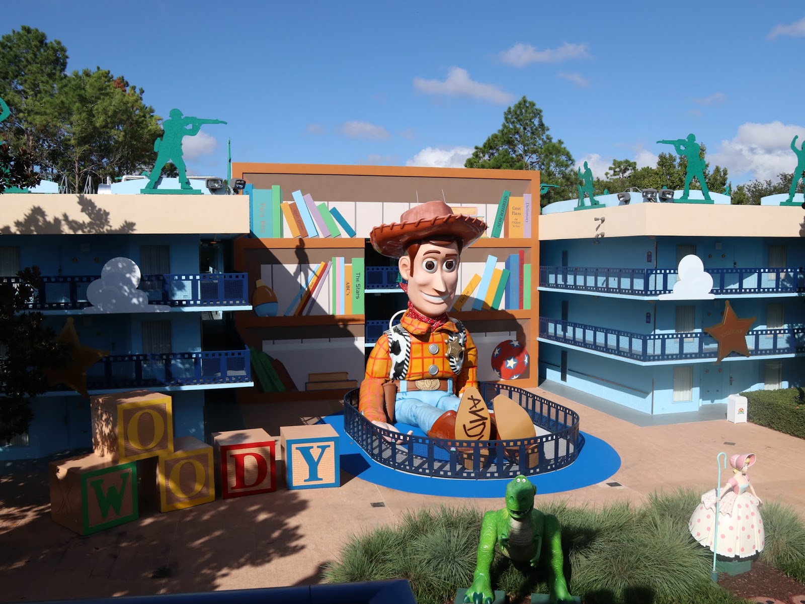 regular claridad equilibrar Dan the Pixar Fan: Disney's All-Star Movies Resort—A Detailed Look at the Toy  Story Themed Area!