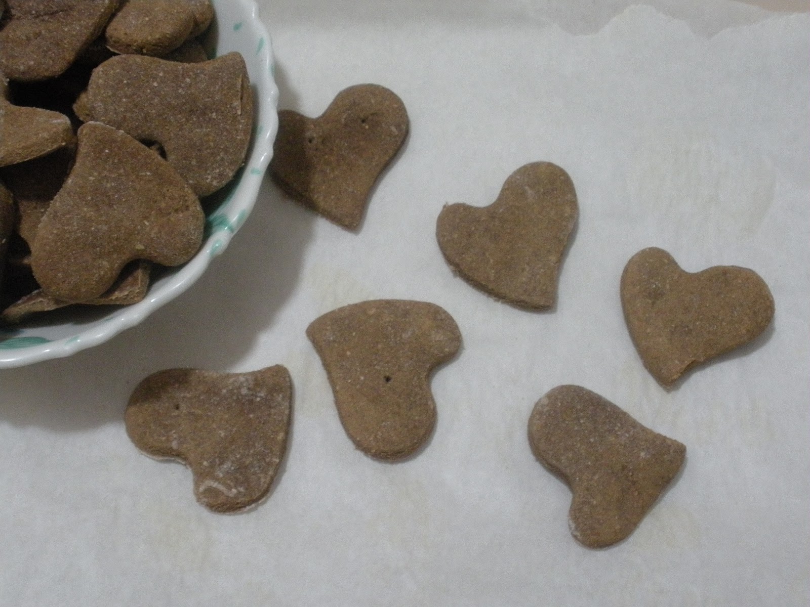 Ricette senza Nichel: BISCOTTI PER IL CANE CARRUBA E CANNELLA