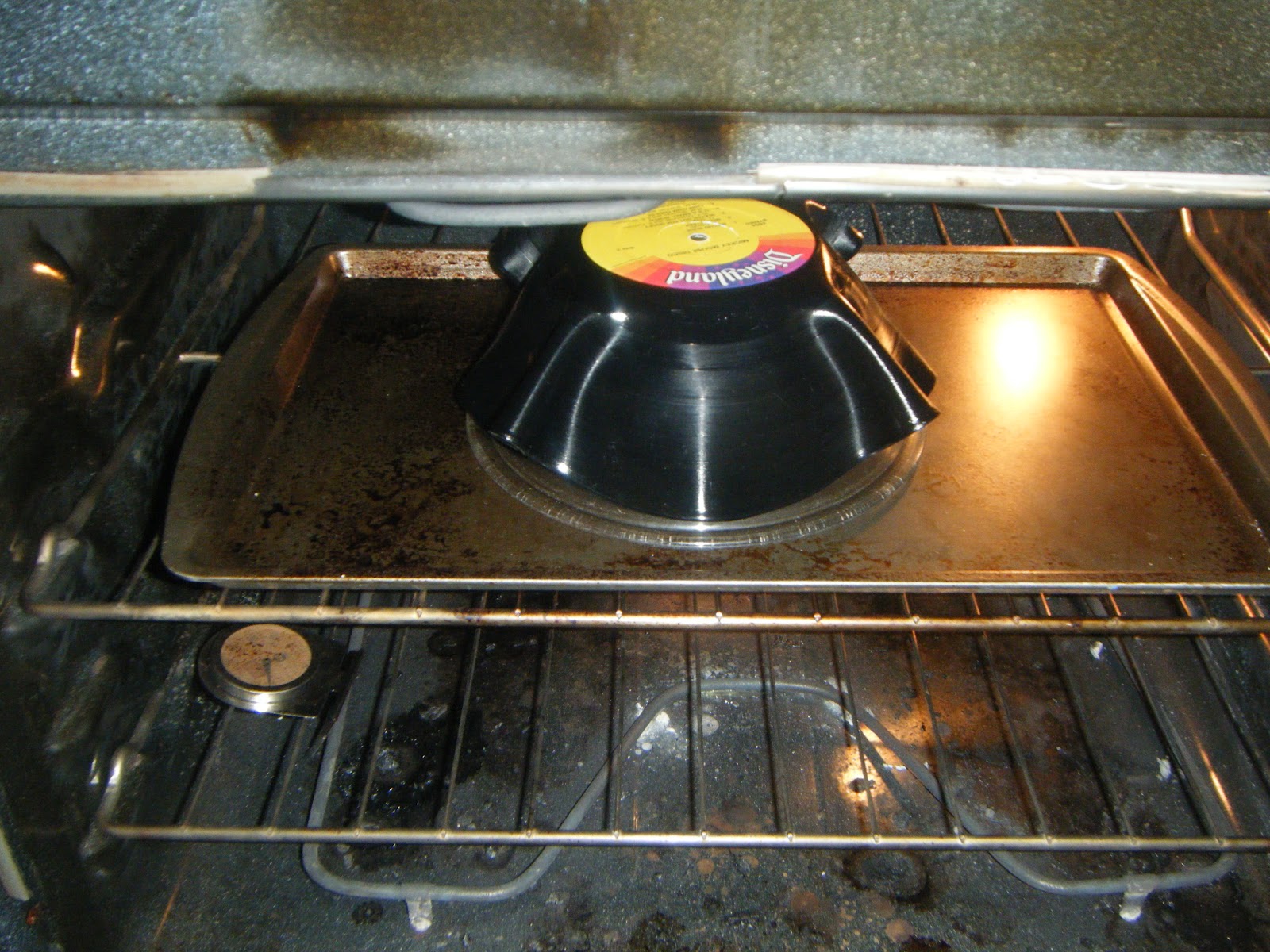 [DIY] Doing It Myself. Vinyl Record Bowls