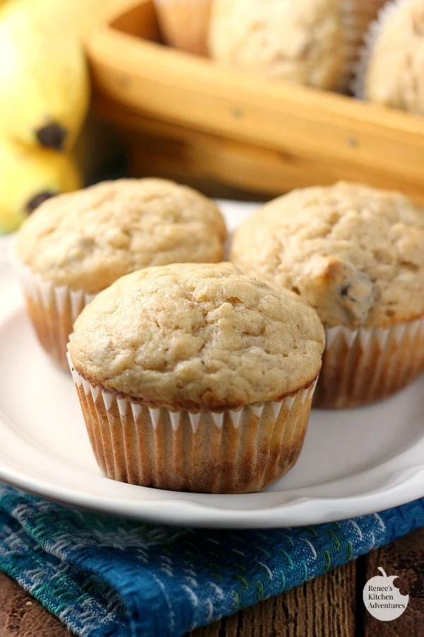 Banana Walnut Muffins | by Renee's Kitchen Adventures - better-for-you easy banana walnut recipe. Makes a great breakfast treat or snack. #banana #muffins