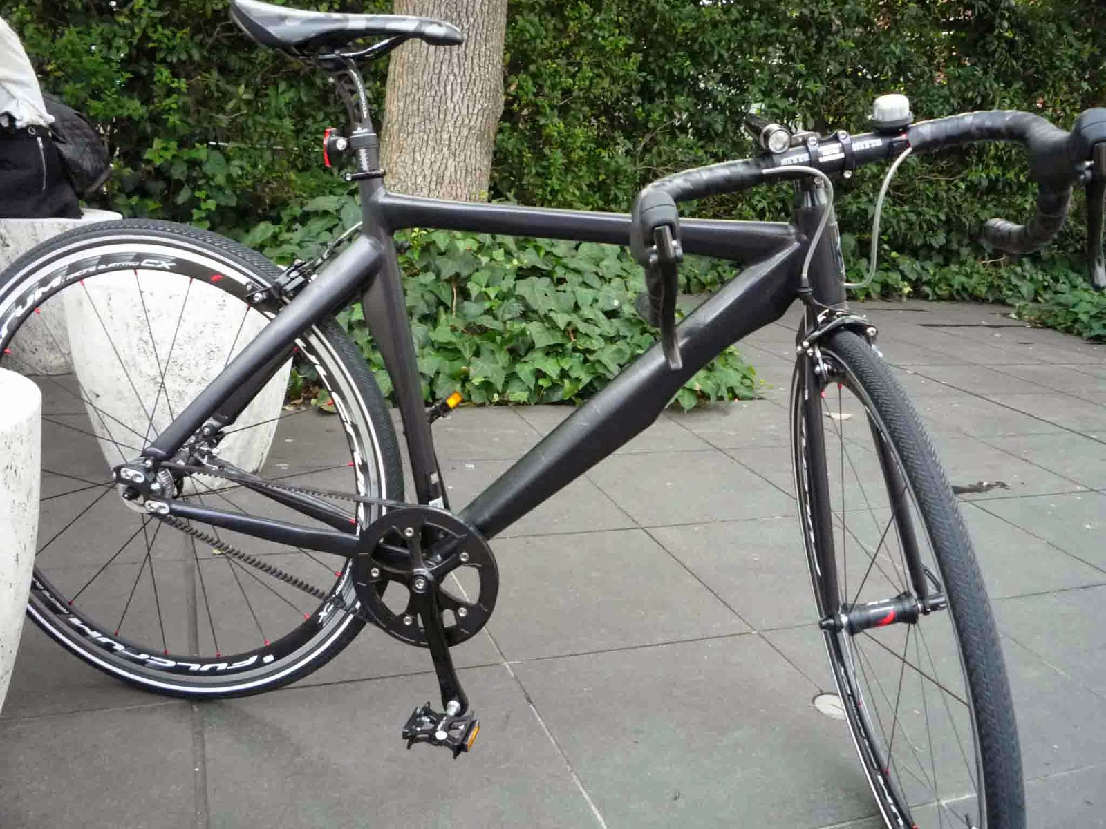 avelo Bicycle shop アヴェロ バイシクル ショップ 浦和 ブリヂストン ヘルムズ HELMZ SSSD カーボンベルト