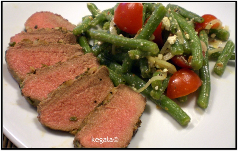 Kk = Kegala kocht: Lammfilet mit Bohnen-Tomaten-Salat