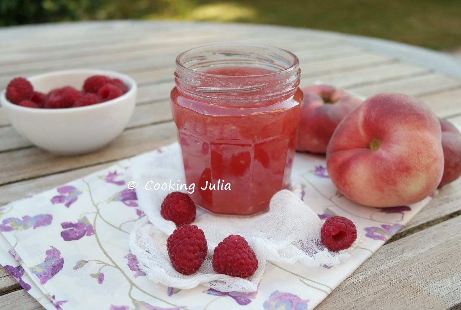 COOKING JULIA CONFITURE DE PÊCHES BLANCHES ET FRAMBOISES
