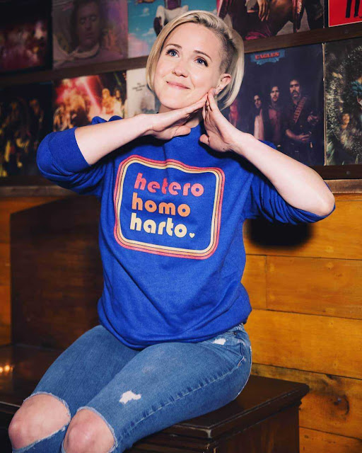 American internet personality Hannah Hart Photos Collection Navel Queens American internet personality Hannah Hart Photos Collection Navel Queens