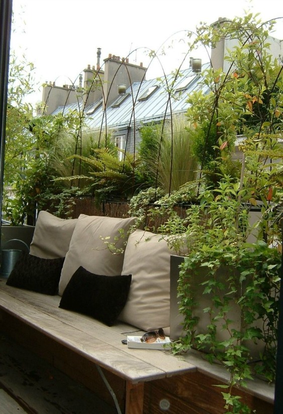 HOME & GARDEN: 50 idées pour profiter de son balcon à l'abri des regards