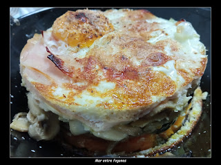 TIMBAL DE VERDURAS CON QUES, PAVO Y HUEVO