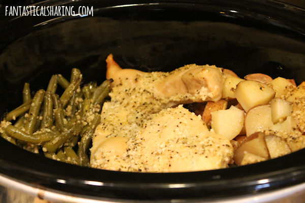 Crockpot Chicken, Potatoes, and Green Beans //  All you'll need for dinner goes into the crockpot and you are set! #recipe #chicken #maindish