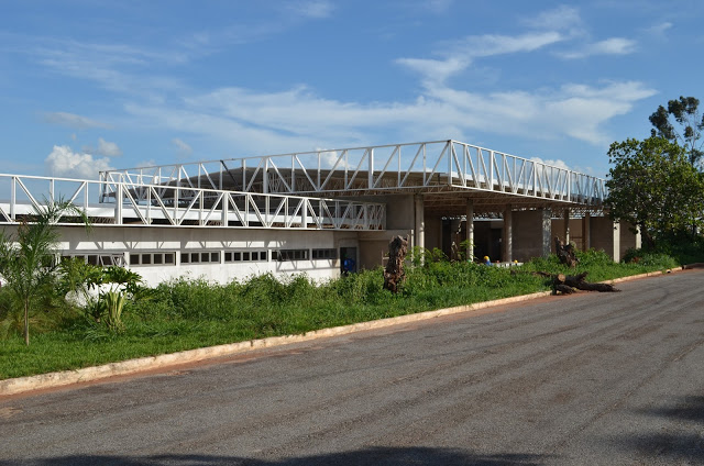 Obras do primeiro Centro de Convenções de Barra do Garças, no Campus da ...