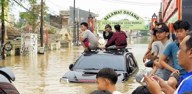 UPAYA MENGURANGI RISIKO BANJIR DI KOTA BEKASI UPAYA MENGURANGI RISIKO BANJIR DI KOTA BEKASI