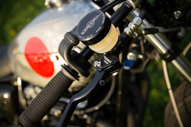 Honda CB550Four By Sur Les Chapeaux De Roues Hell Kustom