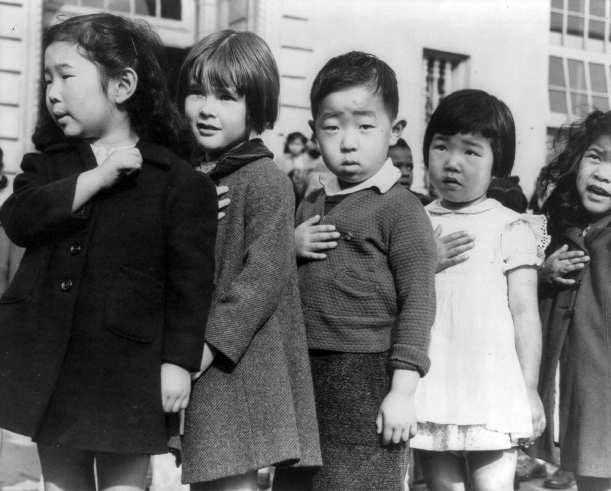 Japanese Relocation During WWII: 30 Heartbreaking Photos of Japanese ...