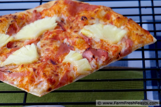 http://www.farmfreshfeasts.com/2015/08/fresh-pineapple-and-shaved-ham-pizza.html