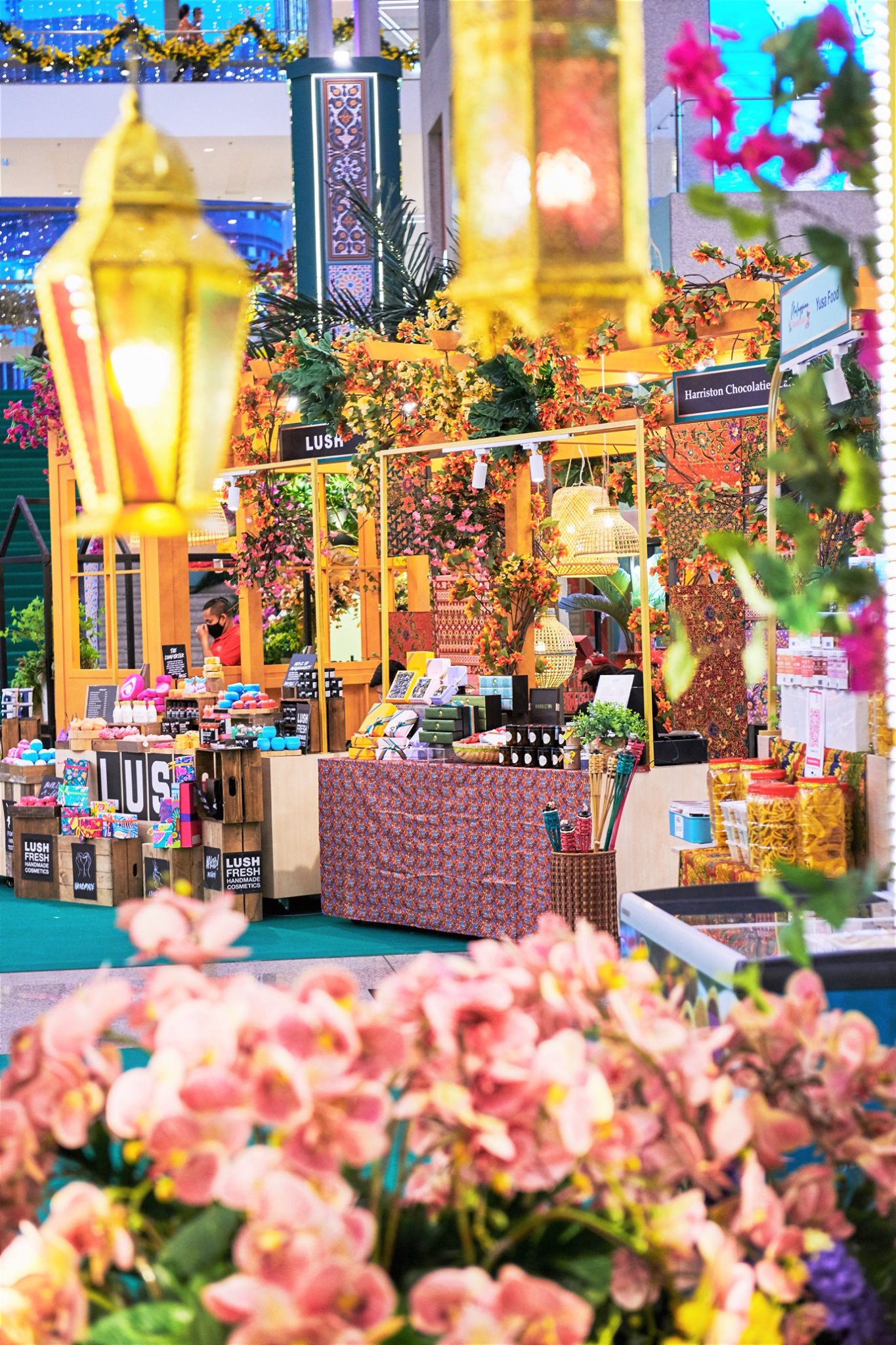 10 Deko Raya Shopping Mall Utama Malaysia 2021, Meriah Bak Ang!