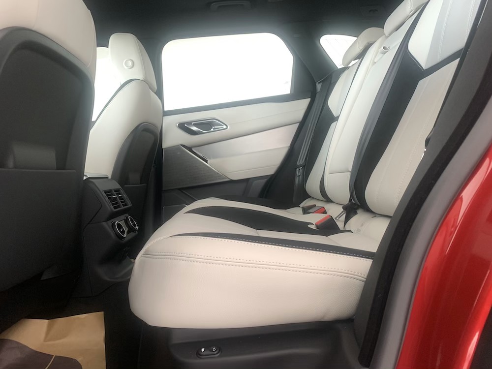 Xe 5 Chỗ Land Rover Range Rover Velar R-Dynamic SE Đời 2019 Đối Thủ Porsche Cayenne Coupe Màu Đỏ.