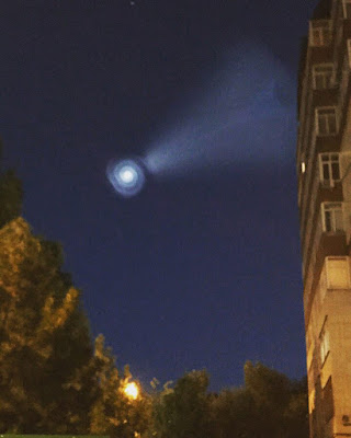Мистериозна спирала в небето на Русия Mysterious-glowing-object-explodes-in-Russian-sky-7