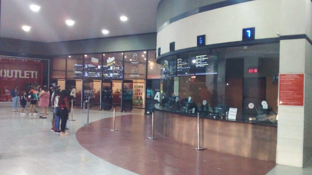 Reapertura del cine Hoyts escasa concurrencia en el primer fin de