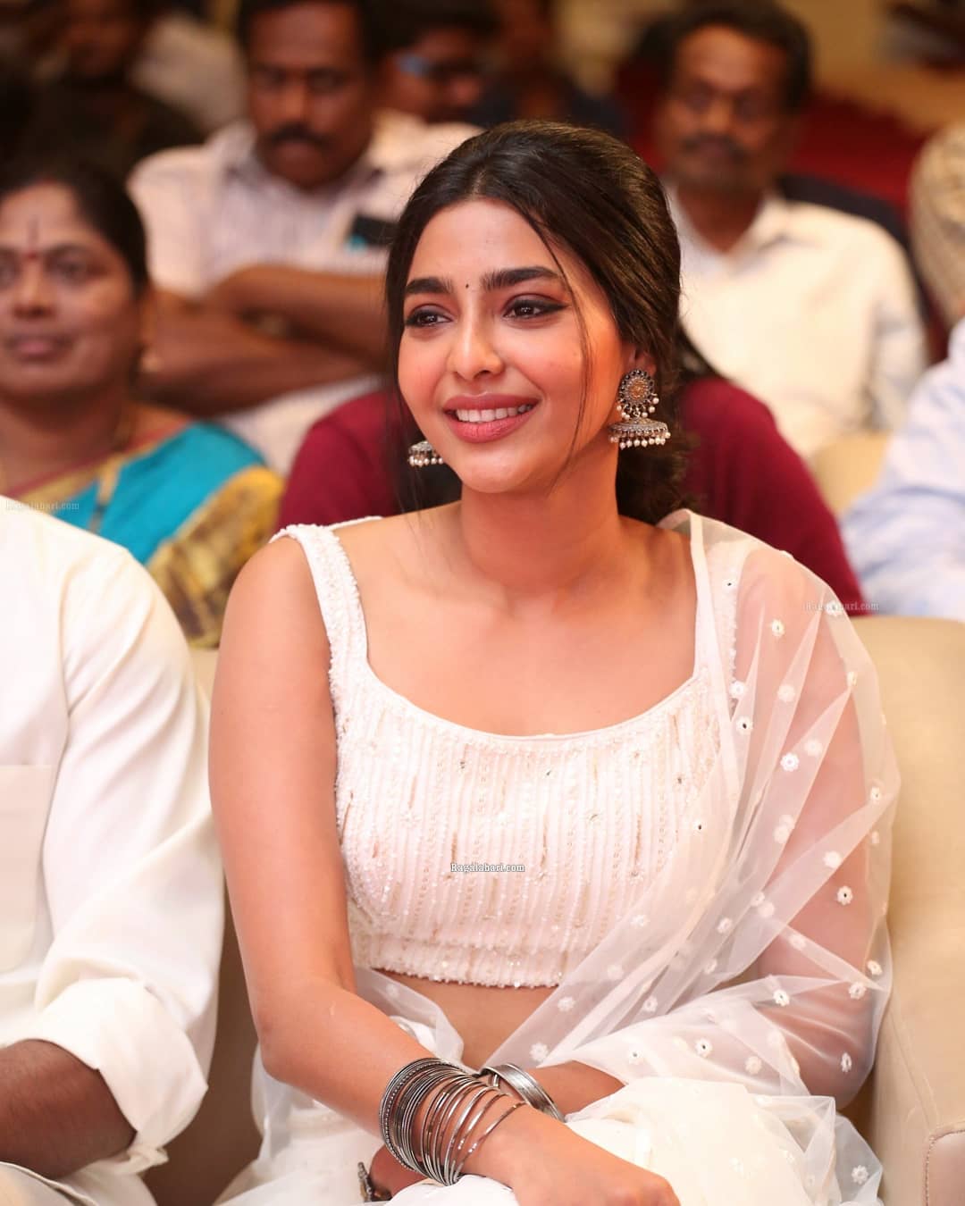 aiswarya lakshmi navel aiswarya lakshmi navel