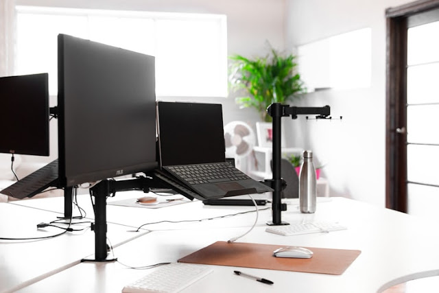 Here’s a Guide to Choosing the Best Desk Riser