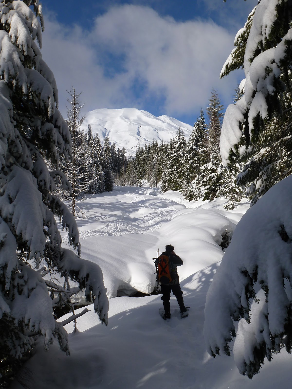 Hiking Oregon June Lake (in Winter)