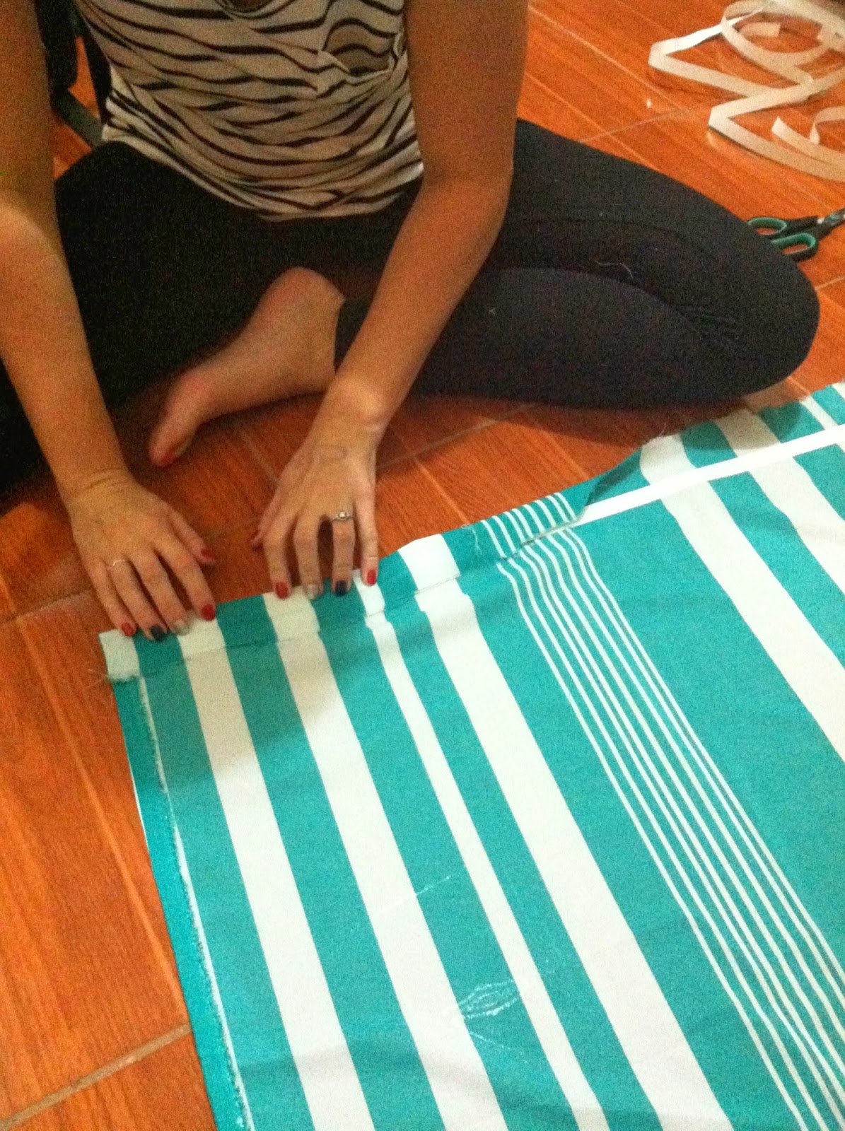 How I Made a NoSew Sink Skirt in 5 Easy Steps