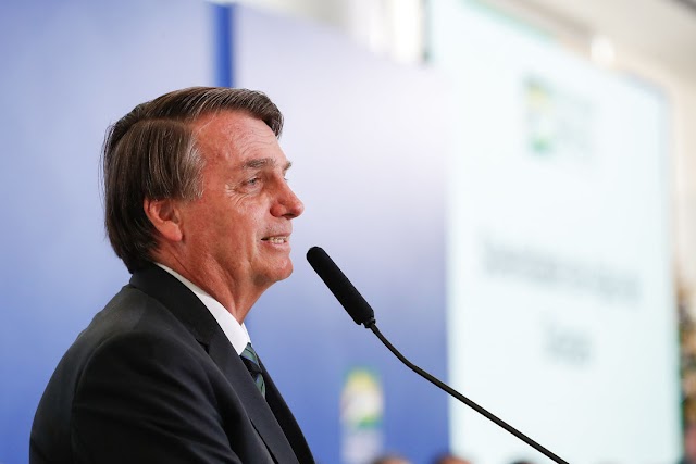 Bolsonaro anuncia aumento do salário mínimo para R$ 1.100 a partir do dia 1º