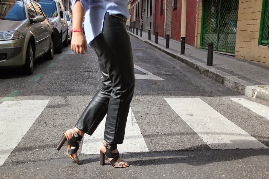 DIY Costura: Cómo hacer pantalones de cuero (patrones o moldes gratis). blog de costura y blog diy.