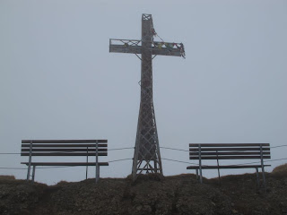 Die Aussichtsbänke am Hochgrat-Gipfel waren an diesem Tag nicht besonders gefragt.