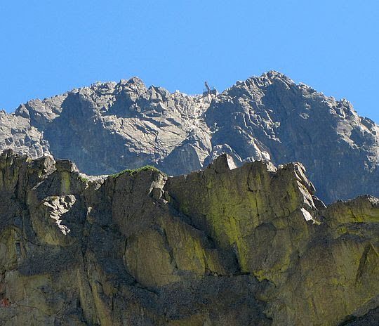 Łomnica (słow. Lomnický štít, niem. Lomnitzer Spitze, węg. Lomnici-csúcs; 2634 m n.p.m.). Łomnica (słow. Lomnický štít, niem. Lomnitzer Spitze, węg. Lomnici-csúcs; 2634 m n.p.m.).