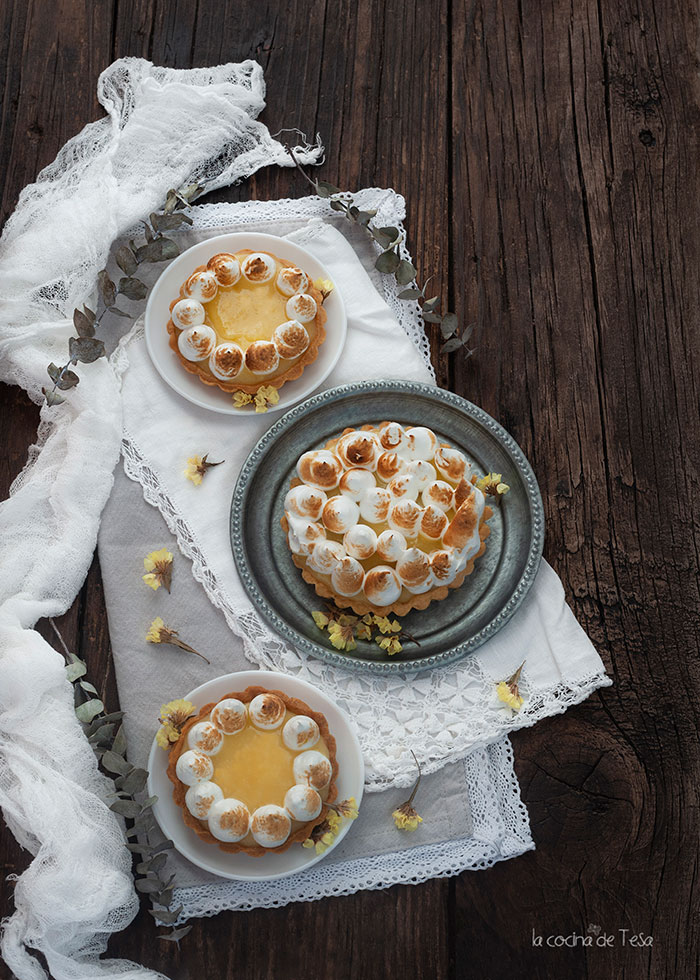 La cocina de Tesa Mini lemon pies o pasteles de limón con merengue