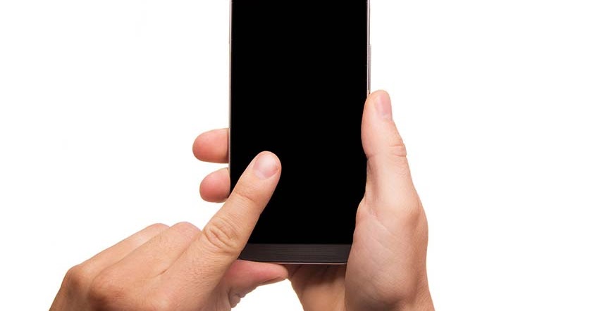 7 Cara Membersihkan Layar HP Yang Kotor Dengan Aman Vuiral