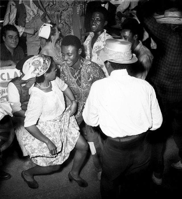 Fascinating Vintage Photos Capture Jazz Club Scenes in the Late 1940s ...