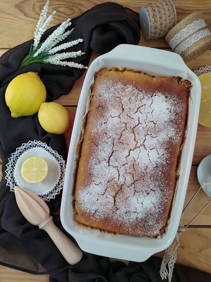 Tarta cremosa de limón. Cake jugoso, bizcocho, postre, pudin flan, lemon pie. Recetas fáciles, sencillas, de fiesta, con horno Cuca
