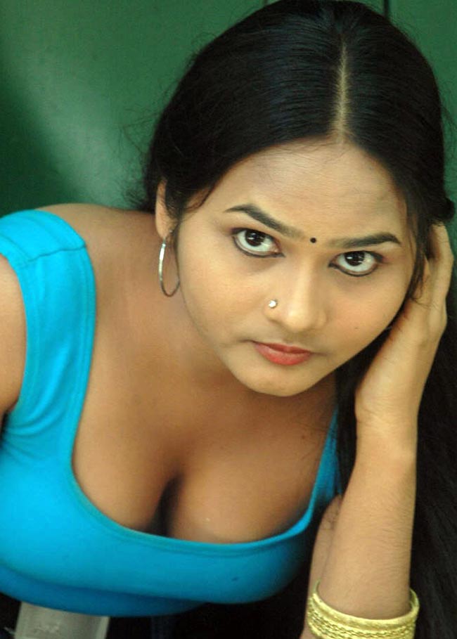 Picmusiq Sexy Girl Nandini Hanging Boobs Stills