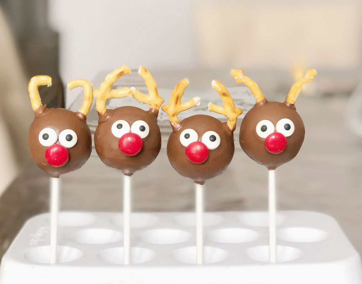 Rudolph the Reindeer Christmas Cake Pops {Tutorial} - Ting and Things