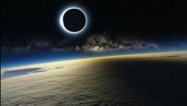 Gracias al próximo eclipse, todo el mundo bajará de peso Gracias al próximo eclipse, todo el mundo bajará de peso
