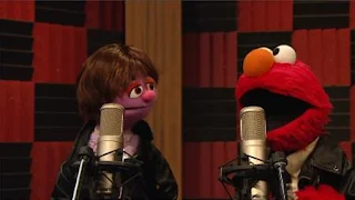 Elmo and Justin Bieber Muppet sing Measure, Yeah, Measure. Sesame Street Episode 4323 Max the Magician season 43