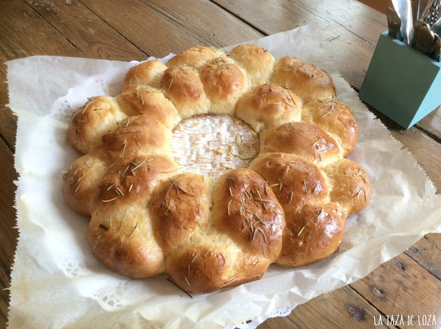 corona-de-pan-con-queso-cambembert