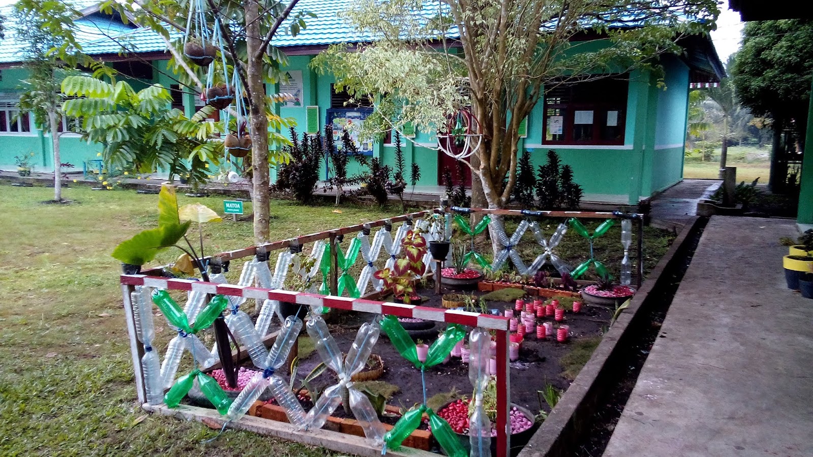 Manfaat Barang Bekas Sebagai Dekorasi Taman